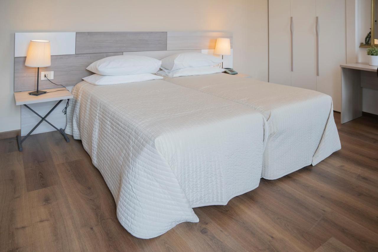 Albergo Celeste 세스트리레반떼 외부 사진